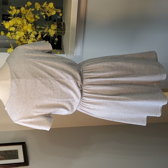 Tee shirt dress with elastic waist.‎ By cotton on. Short sleeves. Light g… - Picture 5 of 6